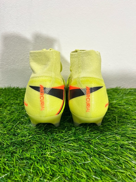 Athletic_Shoes